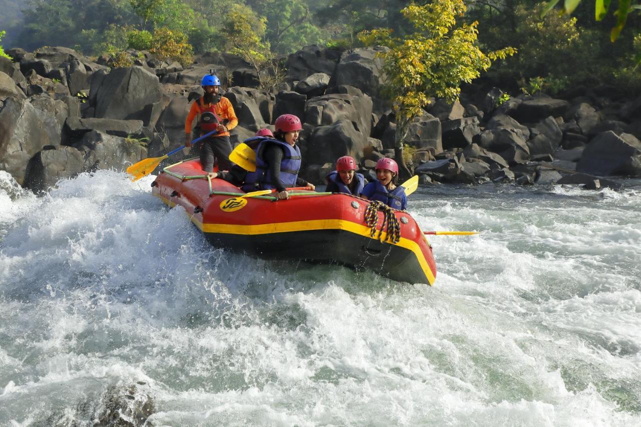 Whistling Woodzs Resort Dandeli Bagian luar foto